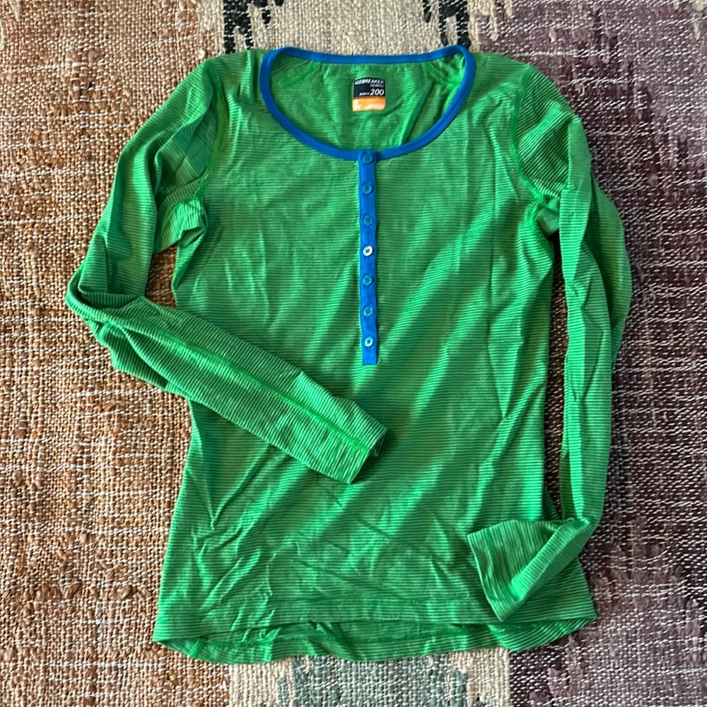Icebreaker long sleeve top! Green stripe, blue details. 200 weight merino wool!